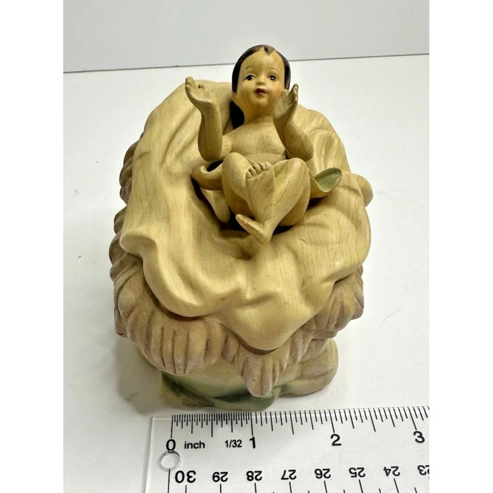 Sams Club Members mark Baby Jesus Replacement From Nativity Set‎
